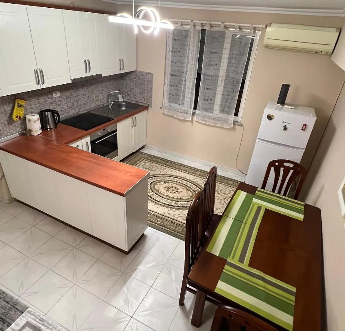 Bright & Roomy Center Tiran