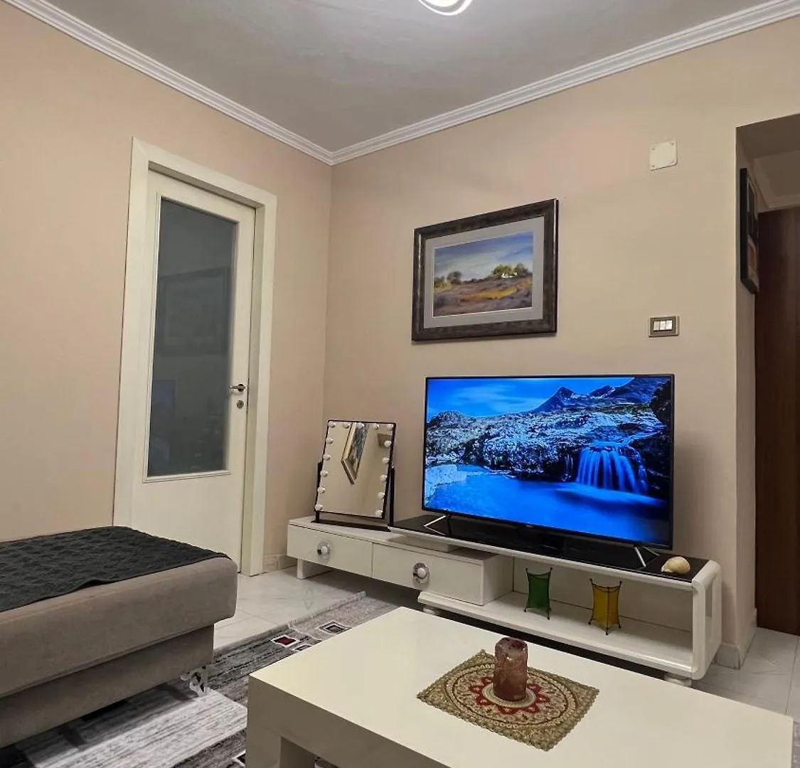 Bright & Roomy Center 티라나 0*,