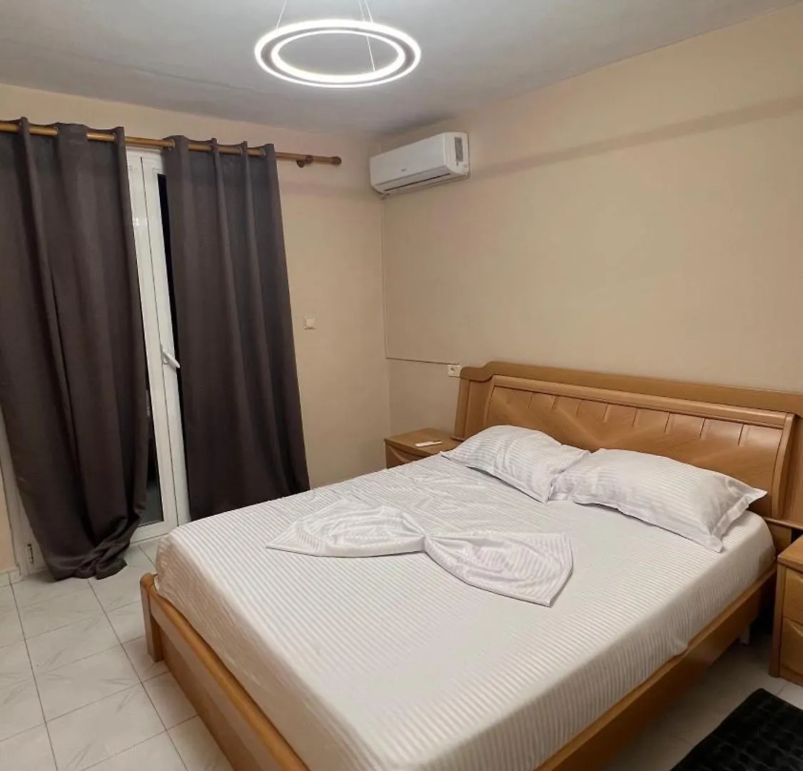 Bright & Roomy Center Tiran