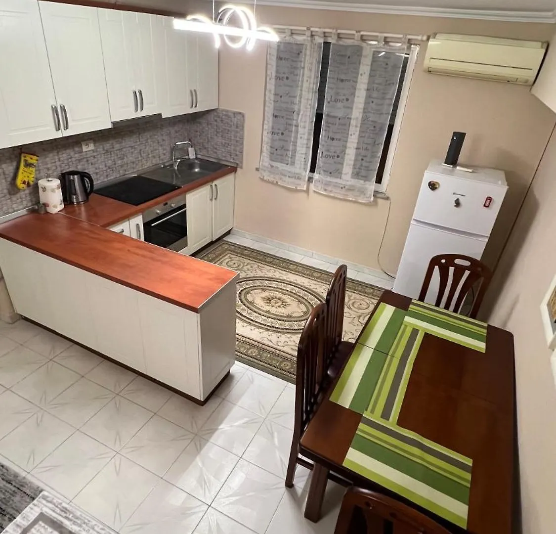 Bright & Roomy Center 티라나 0*,